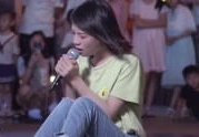 小姐姐唱歌遇到渣男视频,小姐姐深情演绎悲情故事
