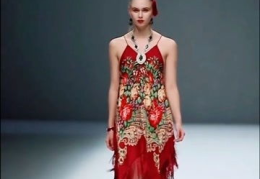 女模特走秀超薄款中国,梦茹演绎超薄款中国风走秀风采